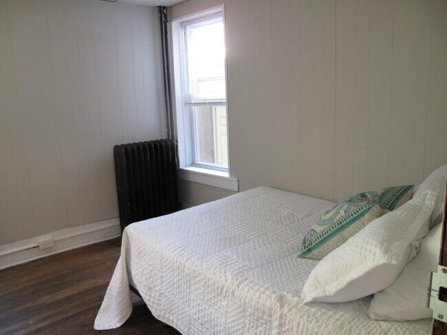 Foto del edificio - 105 Dryden Rd