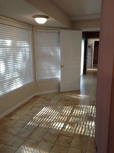 Building Photo - 4 br, 3.5 bath House - 109 W CHAPMAN ROAD