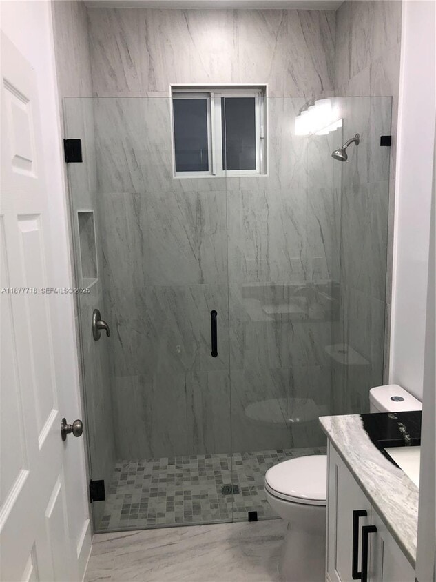 Building Photo - 4568 Golfview Blvd