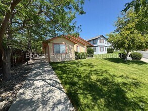 Building Photo - 976 Latigo Dr