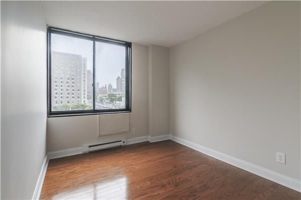 Foto principal - 1956 1st Avenue