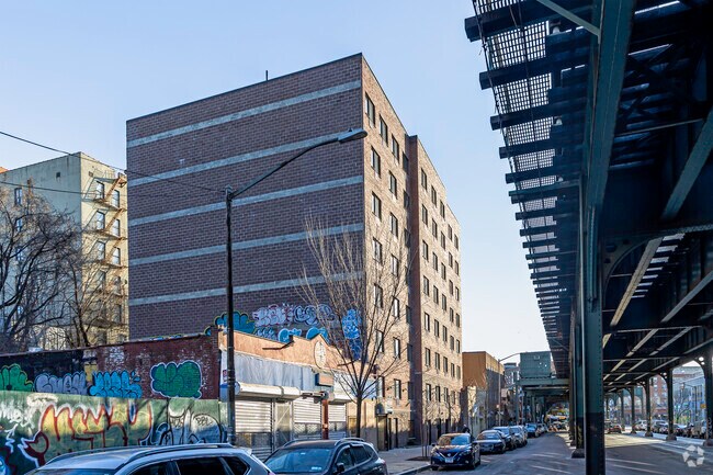 Building Photo - 1318 Southern Blvd