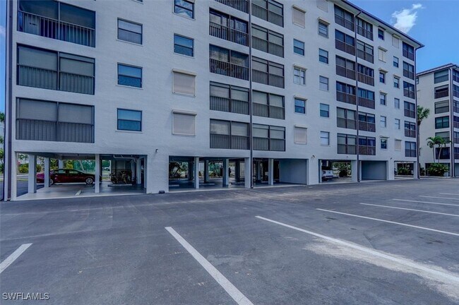 Foto del edificio - 6897 Estero Blvd