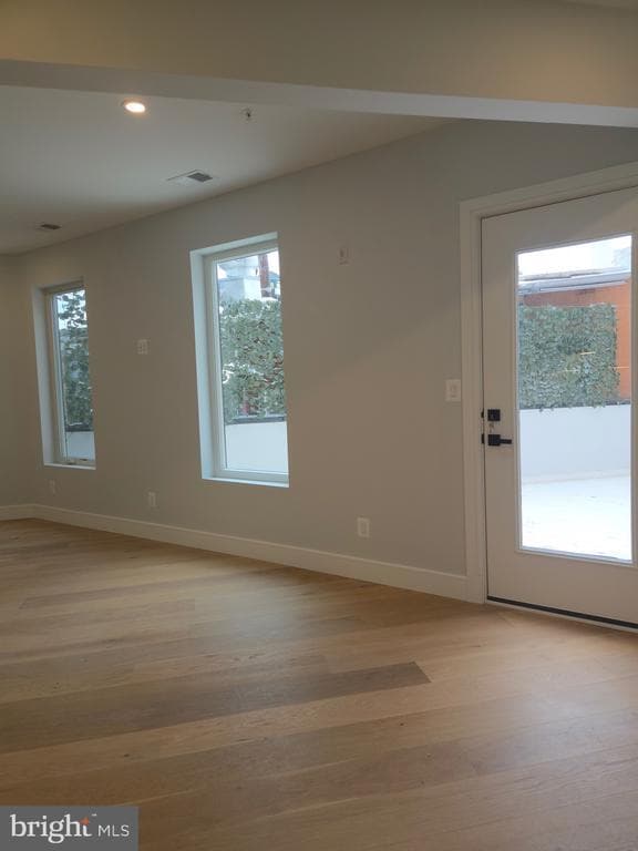Foto del edificio - 3215 Mt Pleasant St NW