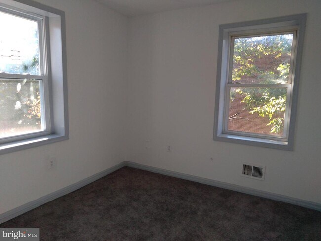 Foto del edificio - 1021 N Pine St