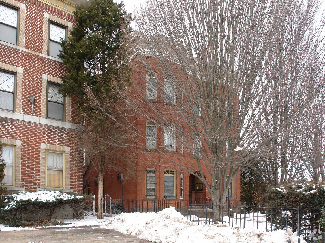 Foto del edificio - 407 Wethersfield Ave