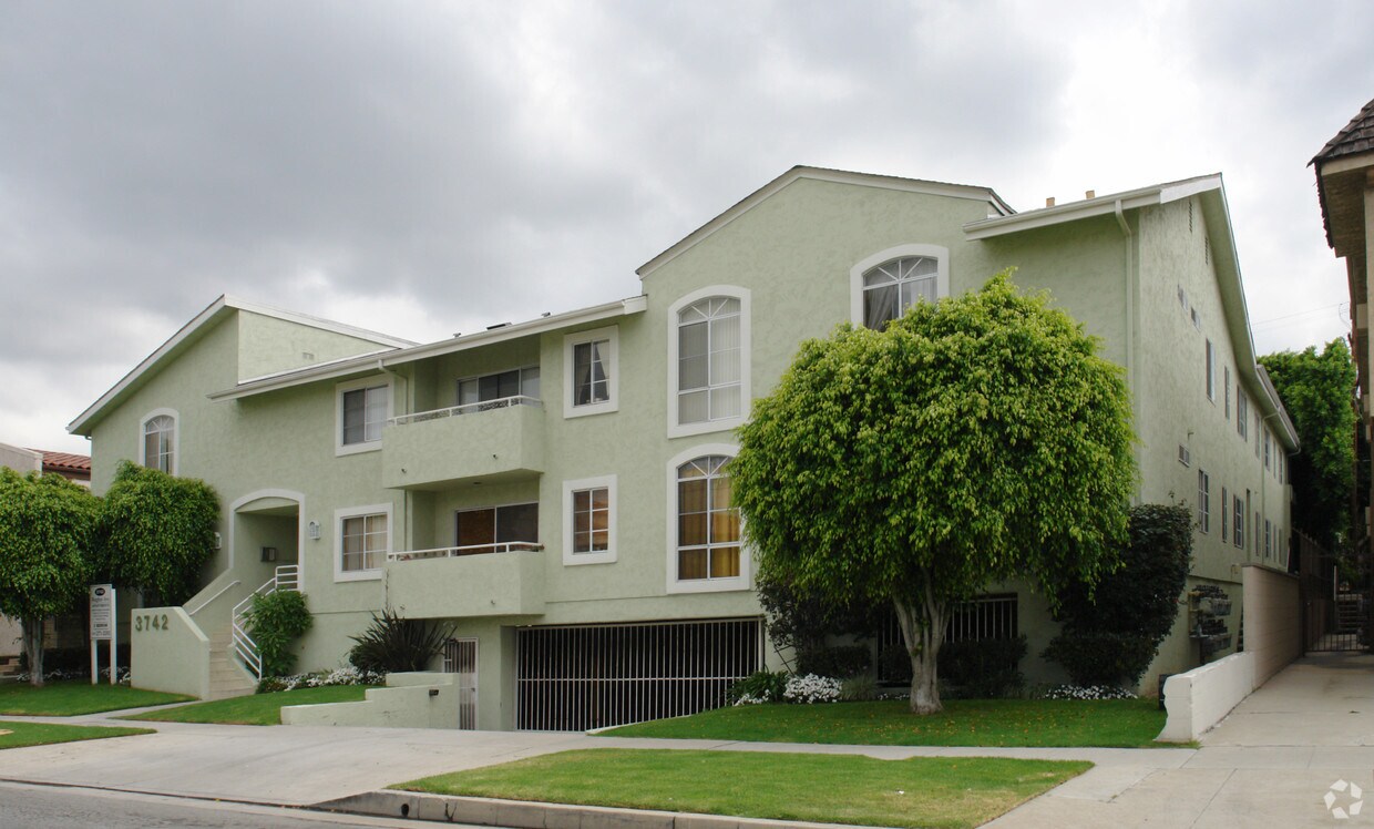 Foto del edificio - 3742 Hughes Ave