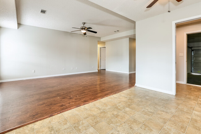 Building Photo - Gorgeous 4 Bedroom Home in Haskell, AR!