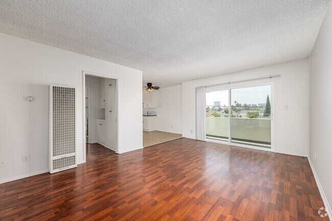 1 dormitorio, 1 baño - 800 pies cuadrados - Sala de estar - 4565 Oakwood Ave