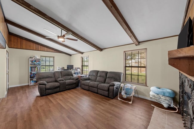 Building Photo - 305 David Davis Dr