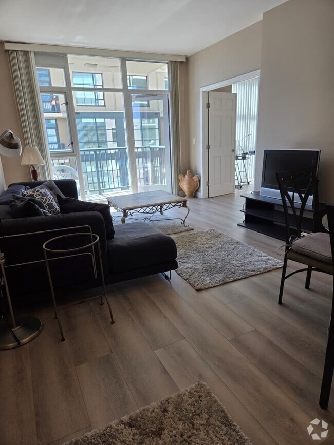 Building Photo - 530 K St