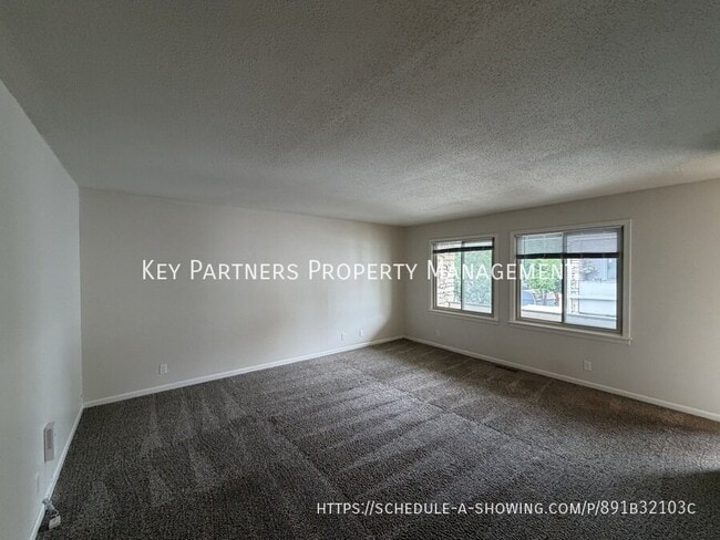 Building Photo - 8831 Glenwood St