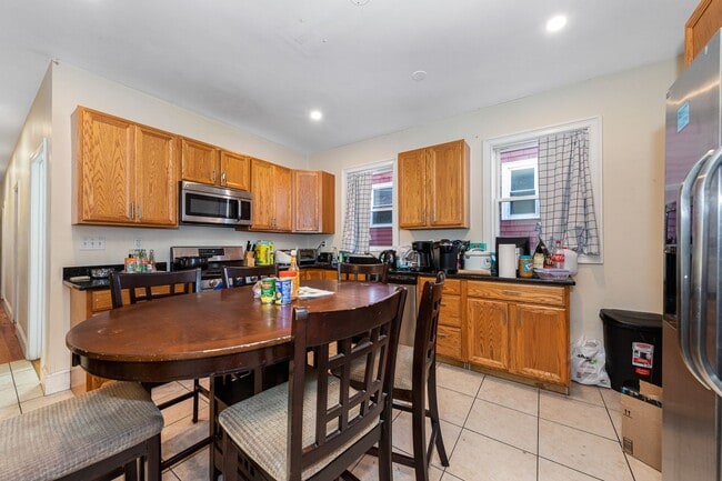 Building Photo - Fully renovated 5 bedroom unit on Mission Hill with a deck and shared backyard!