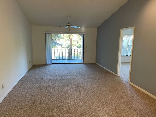 Building Photo - ANNUAL RENTAL - OASIS-2 BED 2 BATH 2ND FLOOR