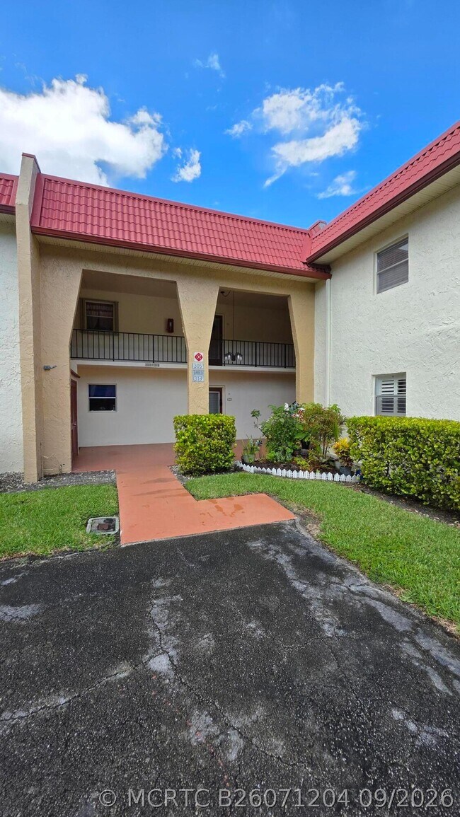 Building Photo - 319 Lake Frances Dr
