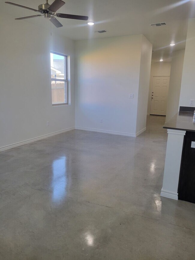 Building Photo - 2325 Zanoletti-BW