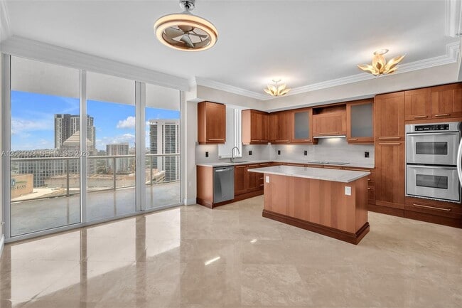 Building Photo - 333 Las Olas Way
