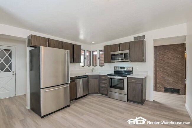 Building Photo - Spacious updated 4 Bed, 3 Bath home in Tucson