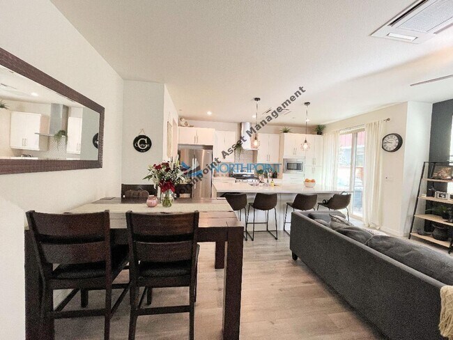 Foto del edificio - 192 Log Pond Ln