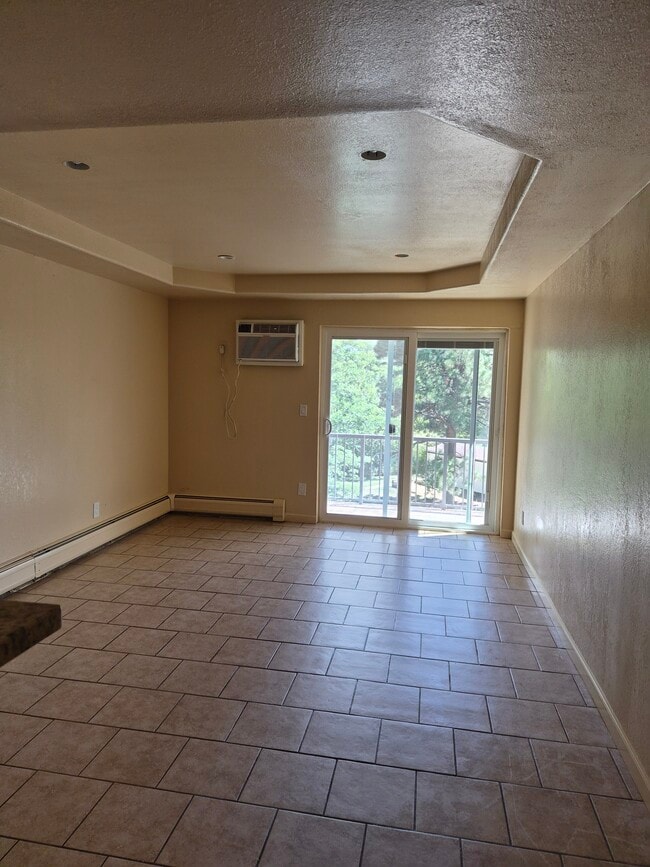 Building Photo - 1200 Golden Cir