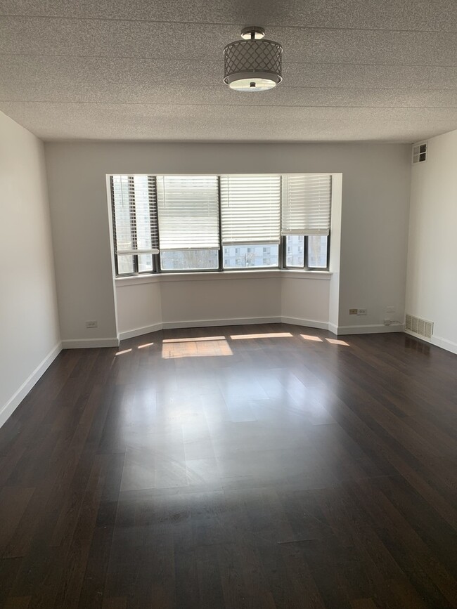 Foto del edificio - 637 E Woodland Park Ave