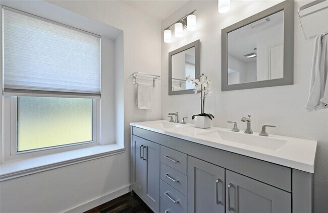 Building Photo - 2645 Piping Rock Trail