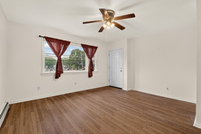 Foto del edificio - 364 Princeton Ave