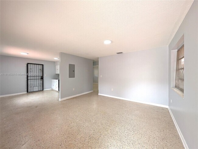Foto del edificio - 2281 SW 16th Ct