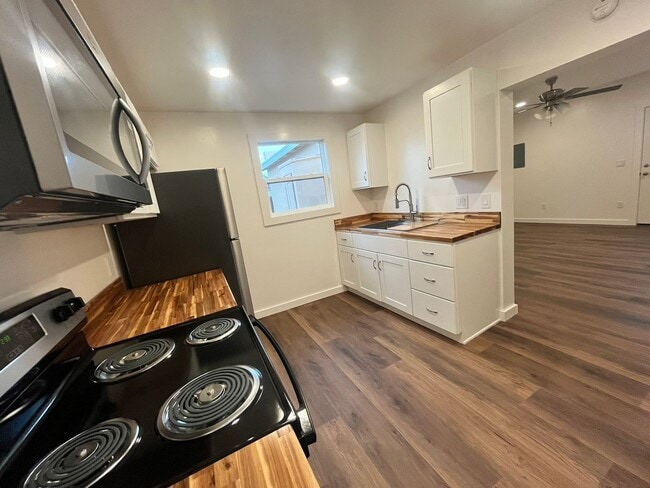 Building Photo - 777 E San Joaquin Ave