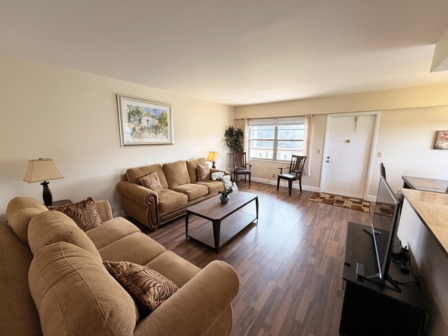 Building Photo - 375 Mansfield I