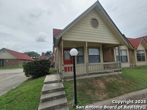 Foto principal - 6351 Cambridge Dr