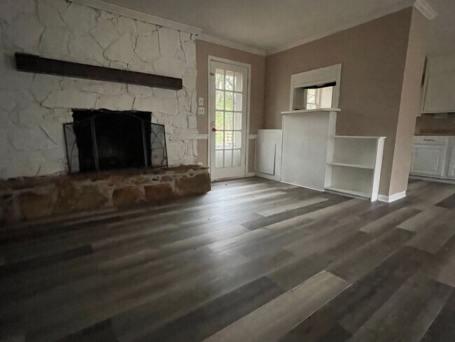 Building Photo - Ranch home in Brookwood School Distric