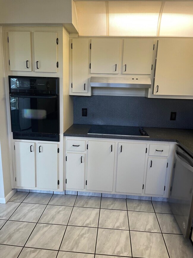 Foto del edificio - 16441 Blatt Blvd