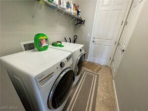 Building Photo - 7631 Jacaranda Ln