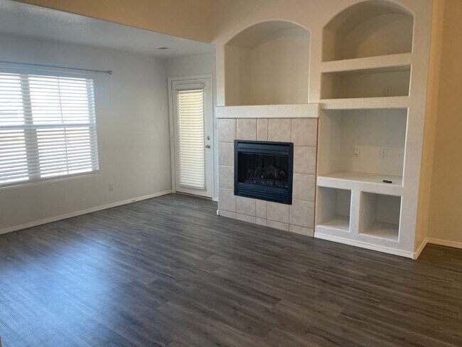 Foto del edificio - Gated community, 2 Br, 2 Ba, 1 car garage