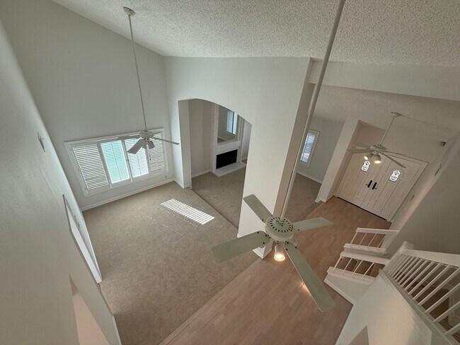 Building Photo - Spacious End-of-Culdesac 4-bed, 2.5-bath Home with Private Sparkling Pool & Spa