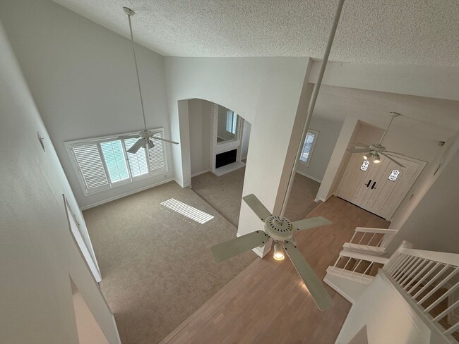 Foto del edificio - Spacious End-of-Culdesac 4-bed, 2.5-bath Home with Private Sparkling Pool & Spa