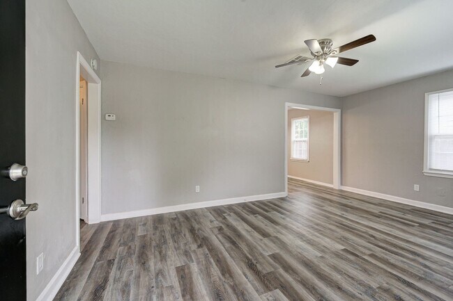 Foto del edificio - Beautiful 3 Bed 2 Bath Home Near Tinker Ai...
