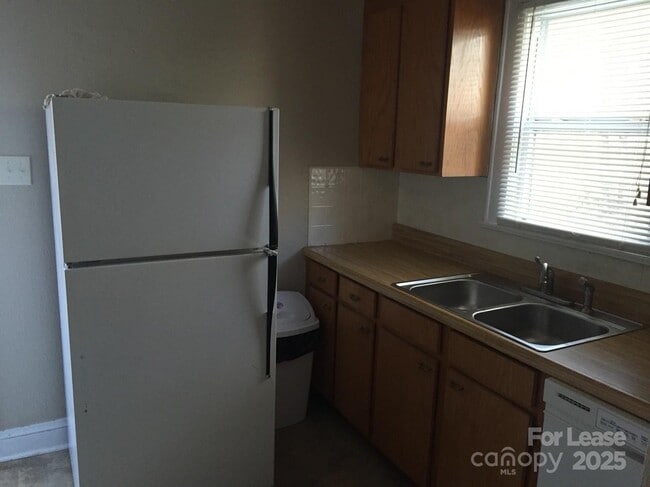 Foto del edificio - 381 Euclid Ave