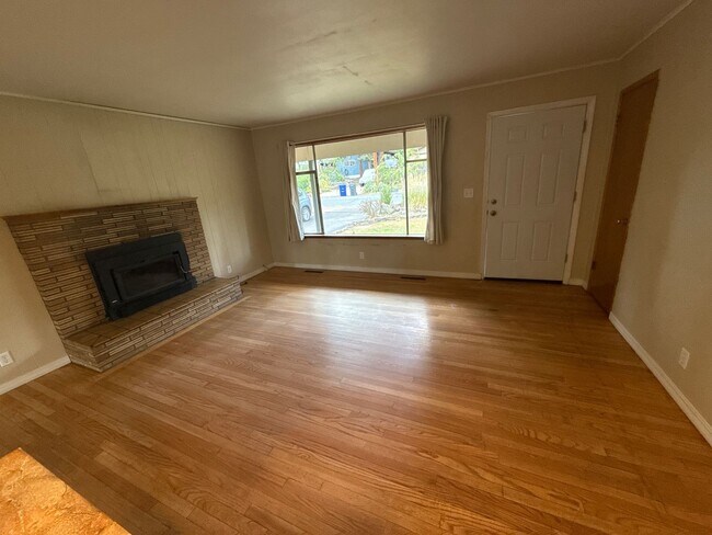 Foto del edificio - AVAILABLE SHORT TERM! Midtown 3 Bedroom Ho...