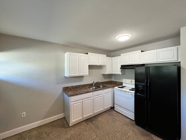 Foto del edificio - Simple & small 2BR Duplex