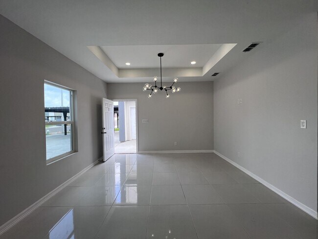 Foto del edificio - Brand New! SUPER LOW Move-In Price, Don't ...