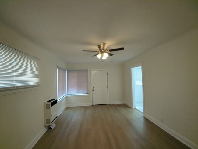 Foto del edificio - 4215-4217 S Budlong Ave