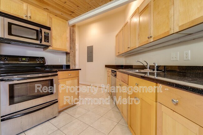 Building Photo - 1321 1/2 E. Main St.