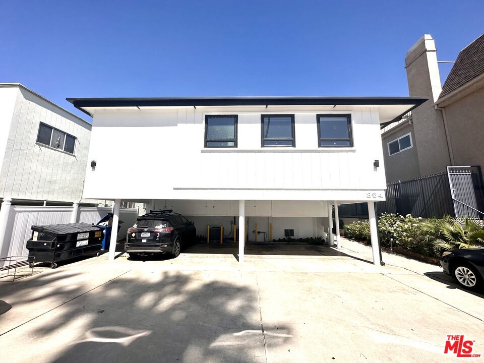 Primary Photo - 854 S Sherbourne Dr