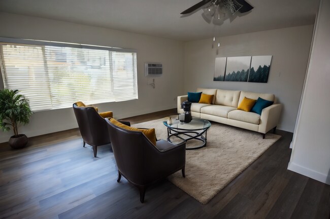 Foto del edificio - 4414 Woodman Ave