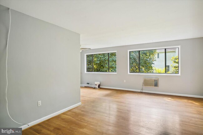 Building Photo - 500 Thayer Ave