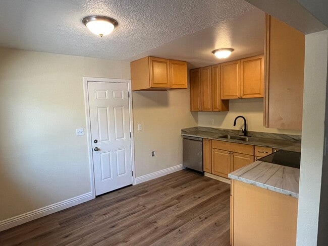 Building Photo - Updated 2 Bedroom Home in Antioch