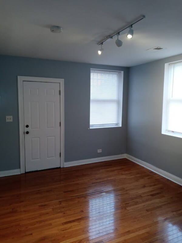 Foto del edificio - 353 E Kensington Ave