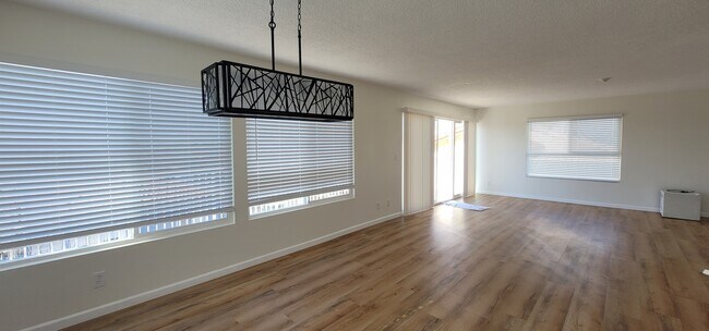 Foto del edificio - 623 N Juanita Ave